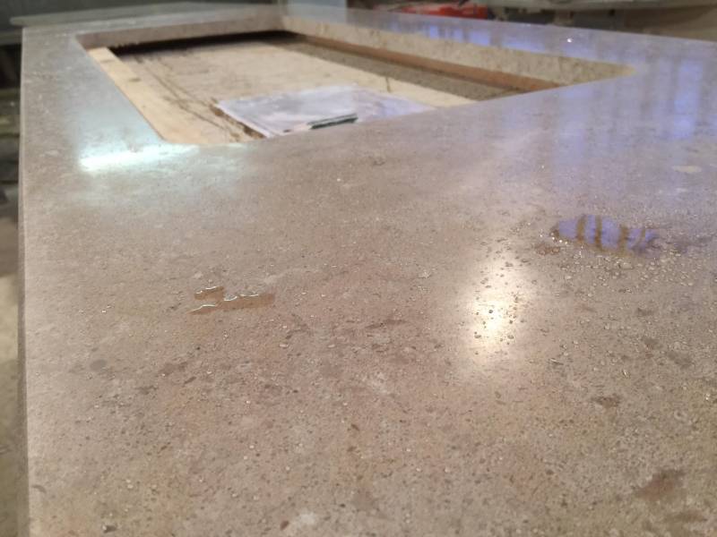 Plan de travail adouci mastiqué et hydrofugé UZES