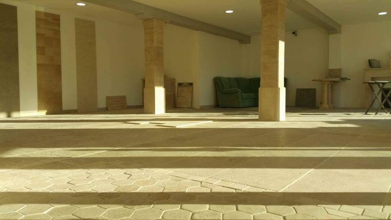 Dallage en pierre showroom de Valliguières proche Avignon