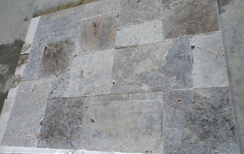 Travertin gris en pierre naturelle à Nîmes, Gard 30, Occitanie