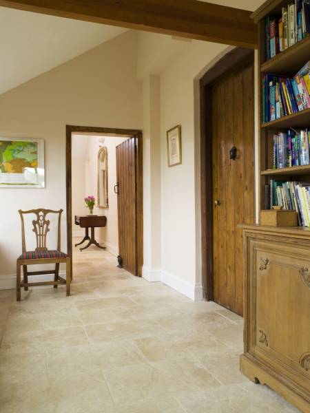 Travertin pierre en sol intérieur pas cher livraison partout en France (CAGNES SUR MER 06)