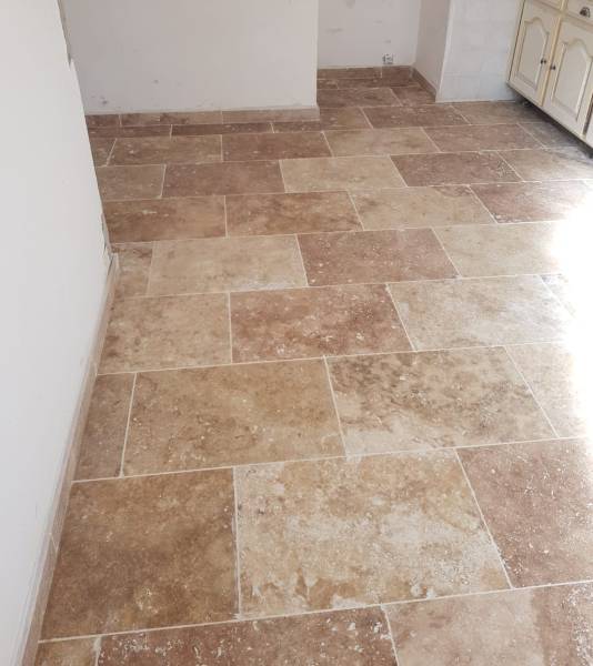 Dallage en Travertin pour Intérieur : Élégance, Durabilité et Confort