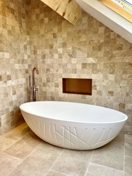 Le travertin, la pierre naturelle idéale pour votre salle de bain PARIS