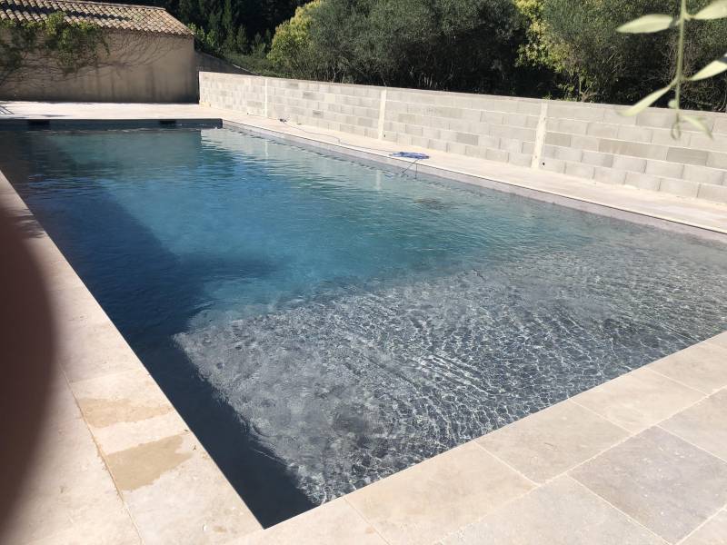 Pierre naturelle pour dallage tessasse et plage de piscine Vaucluse Lubéron Cavaillon 84
