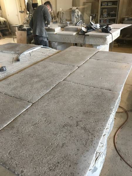 Carrelage pierre vieux et usé. Magasin sur RDV au 36 rue de Bourgogne à Paris