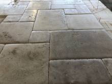 36 rue de Bourgogne à Paris - Dallage ancien pierre naturelle, vieille dalle de Dordogne, pierre de France